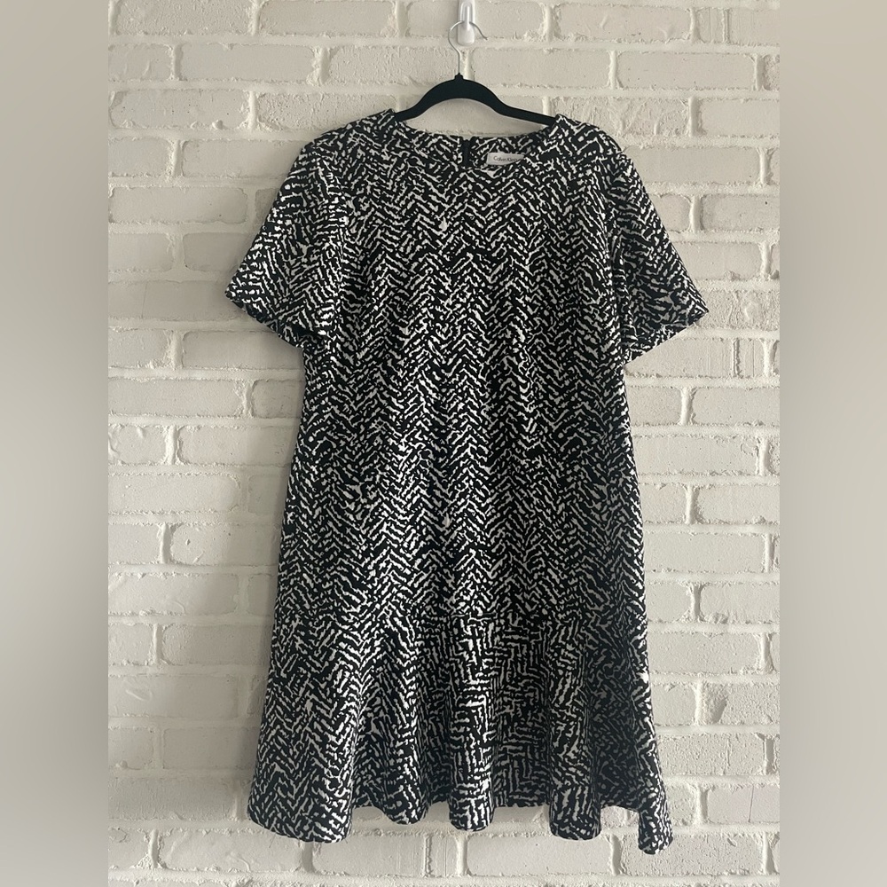 Calvin Klein Printed Short Sleeve Dress, Size 10.